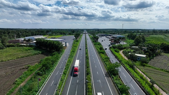 Khẩn cấp ‘lên đời’ cao tốc huyết mạch kết nối đến siêu sân bay của Việt Nam- Ảnh 1. Khẩn cấp ‘lên đời’ cao tốc huyết mạch kết nối đến siêu sân bay của Việt Nam- Ảnh 1.