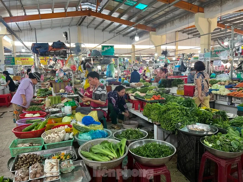Nỗi lo của bà nội trợ: Hàng hóa tăng giá nhưng ‘không thể không mua’ ảnh 1
