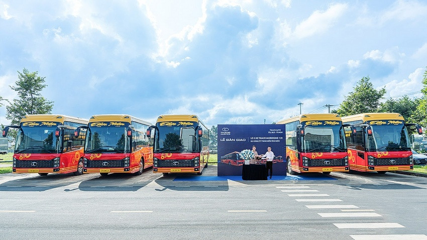 THACO AUTO của ông Trần Bá Dương bàn giao lô xe giường nằm phục vụ 'thủ phủ' cà phê của Việt Nam
