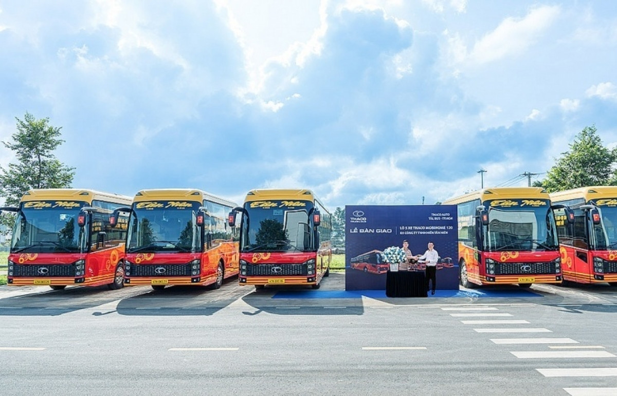 THACO AUTO của ông Trần Bá Dương bàn giao lô xe giường nằm phục vụ 'thủ phủ' cà phê của Việt Nam