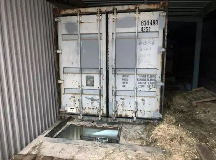 Đào sâu 4 mét dưới lòng đất, cảnh sát phát hiện nhà máy thuốc lá giả vận hành 24/24: Tạo ra 3.500 điếu/giờ, lợi nhuận hơn 19 tỷ mỗi tuần