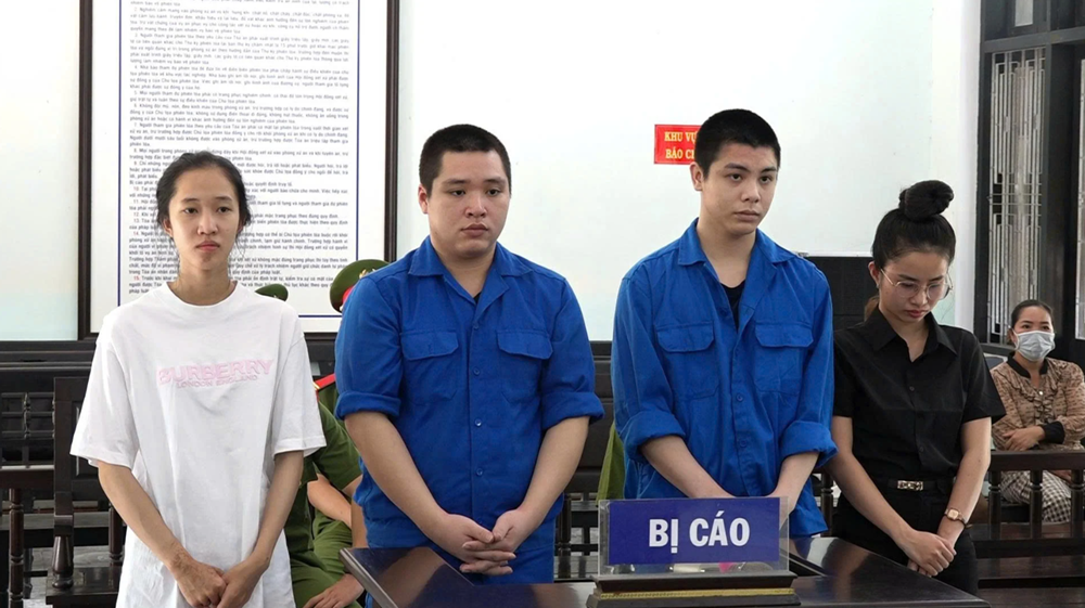 Tuyên phạt Ngọc Huyền, 17 tuổi hơn 7 năm tù vì lừa bán trẻ em sang Campuchia - ảnh 1