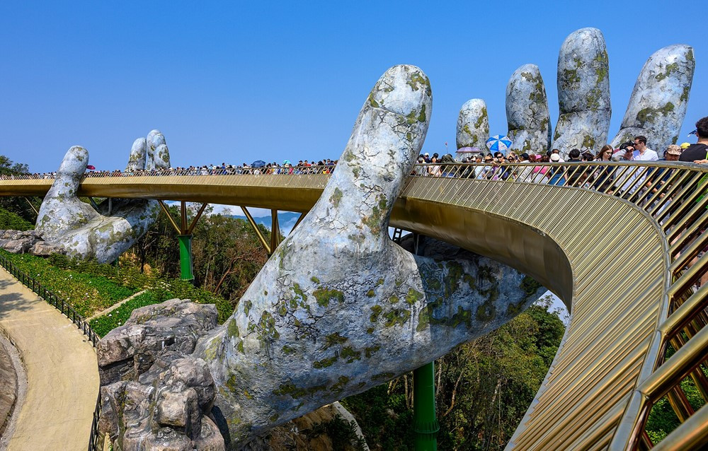 Cây cầu đẹp nhất thế giới của Việt Nam vừa được 3 huyền thoại MU ghé thăm: Tọa lạc ở độ cao hơn 1.400m, từng đoạt giải ‘Oscar’ du lịch - ảnh 6