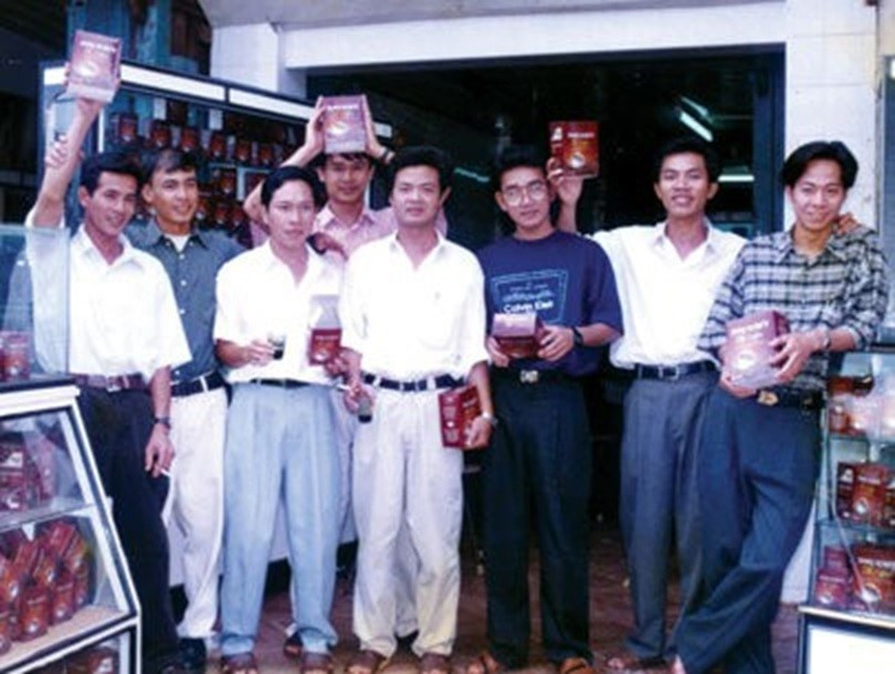 ‘Vua cà phê’ Đặng Lê Nguyên Vũ từng bỏ ngang đại học, khởi nghiệp từ 100 nghìn đồng và chiếc xe đạp cà tàng - ảnh 2