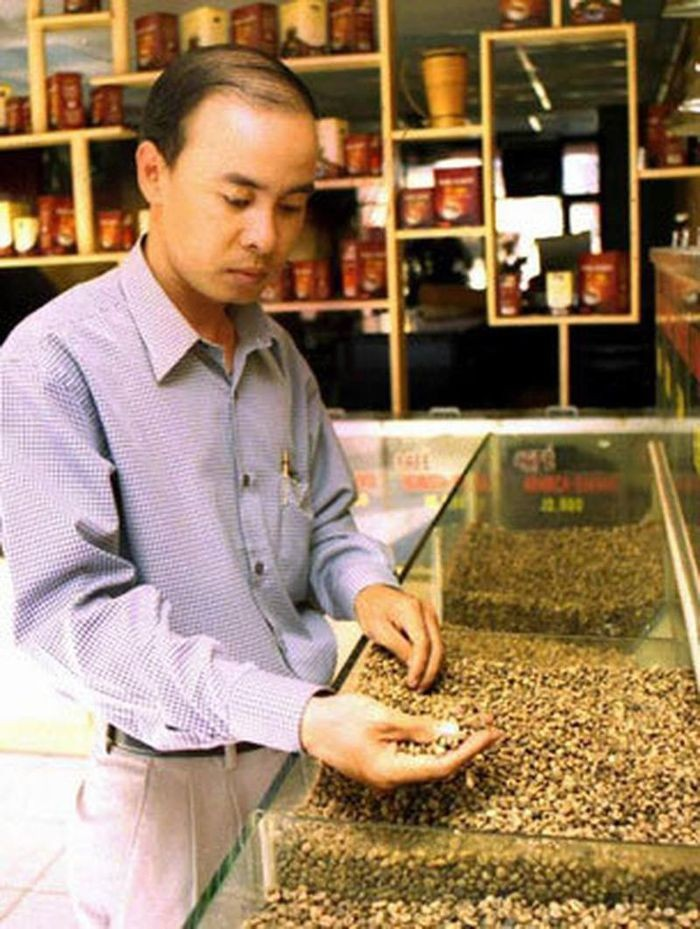 ‘Vua cà phê’ Đặng Lê Nguyên Vũ từng bỏ ngang đại học, khởi nghiệp từ 100 nghìn đồng và chiếc xe đạp cà tàng - ảnh 1
