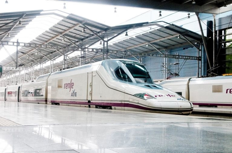 ave_high-speed_train_at_train_station.adaptive.767.1546431741869.jpg