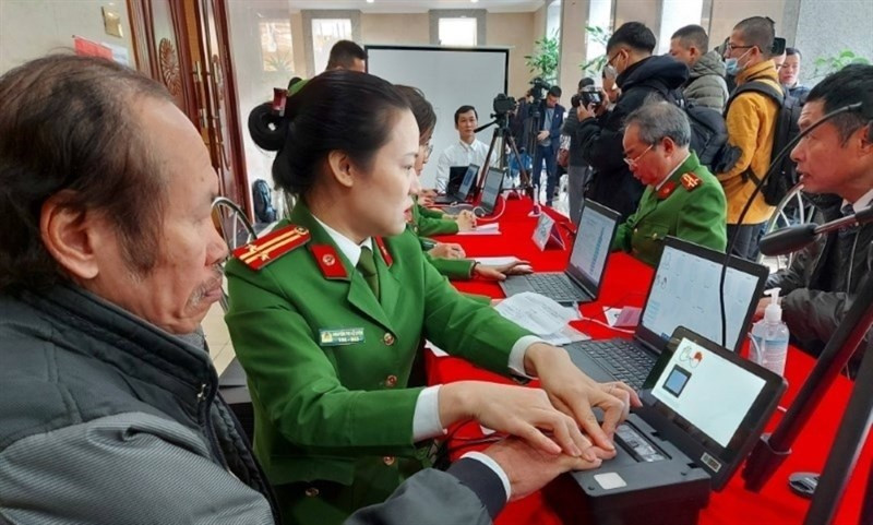 Sau sáp nhập, người dân có cần đi làm lại CCCD không?