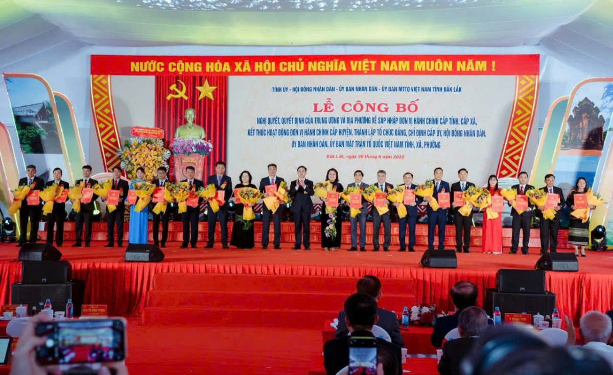 Trung Nguyên Legend của ông Đặng Lê Nguyên Vũ góp mặt tại lễ sáp nhập lịch sử với hương vị cà phê năng lượng