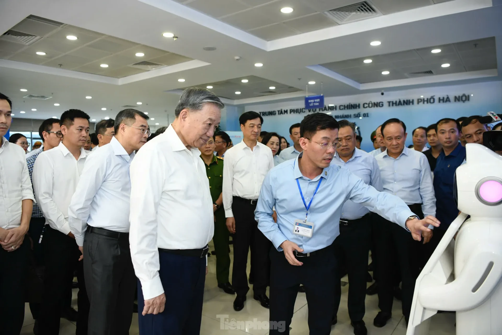 Tổng Bí thư: Công chức phường thấy dân khó khăn phải lao đến hỗ trợ ảnh 10