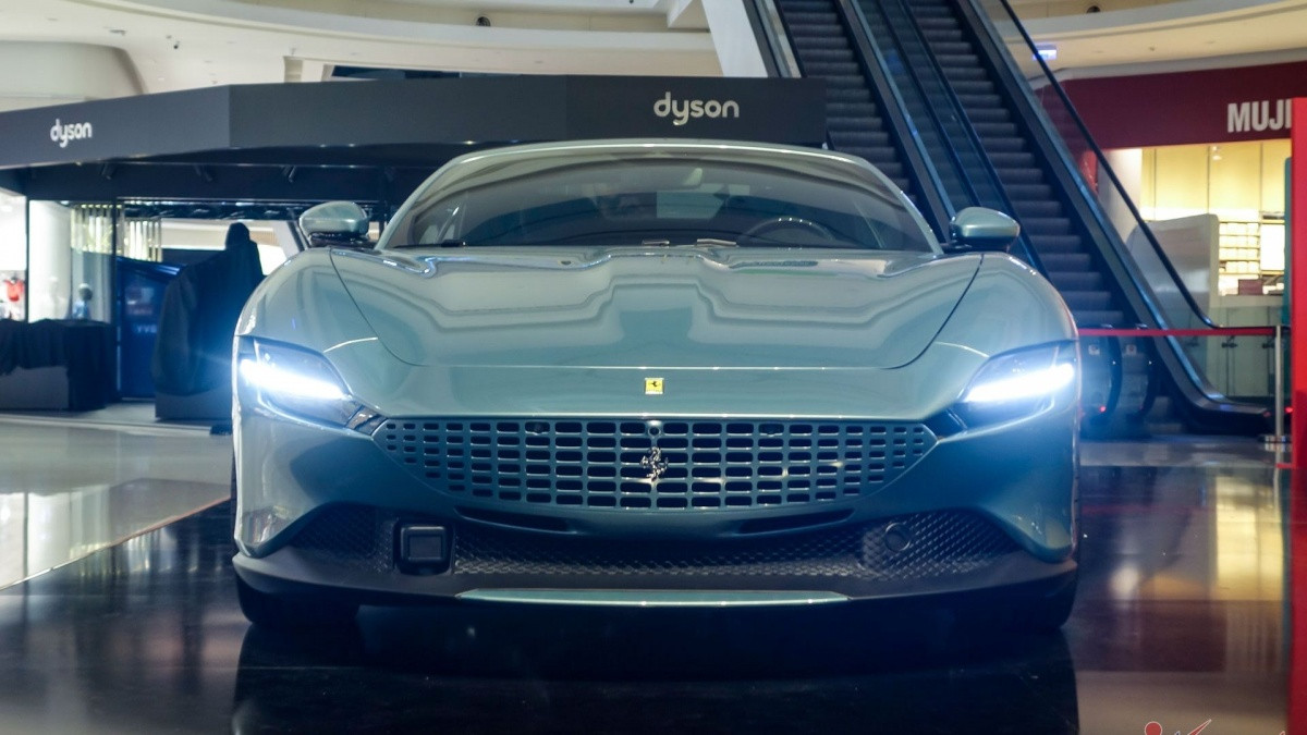Siêu xe Ferrari Roma Spider thứ hai xuất hiện tại Việt Nam, giá lăn bánh hơn 20 tỷ đồng