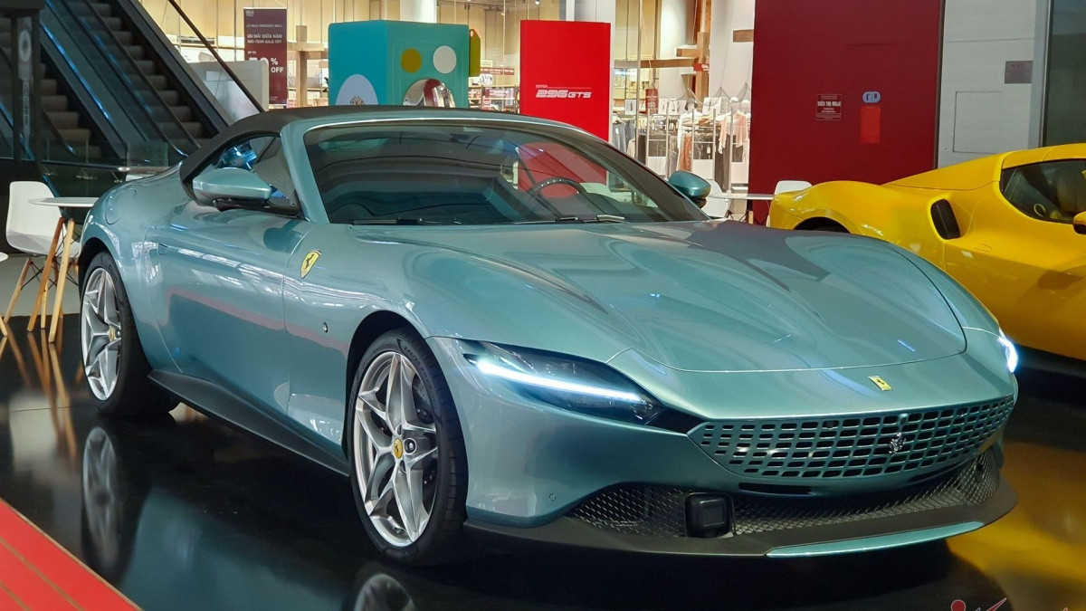 Siêu xe Ferrari Roma Spider thứ hai xuất hiện tại Việt Nam, giá lăn bánh hơn 20 tỷ đồng
