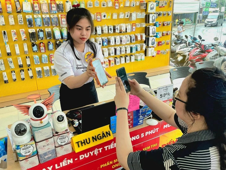 Biến 3.000 cửa hàng thành 'cây ATM' ngân hàng, Thế Giới Di Động (MWG) hút gần 600.000 lượt giao dịch chỉ sau nửa năm