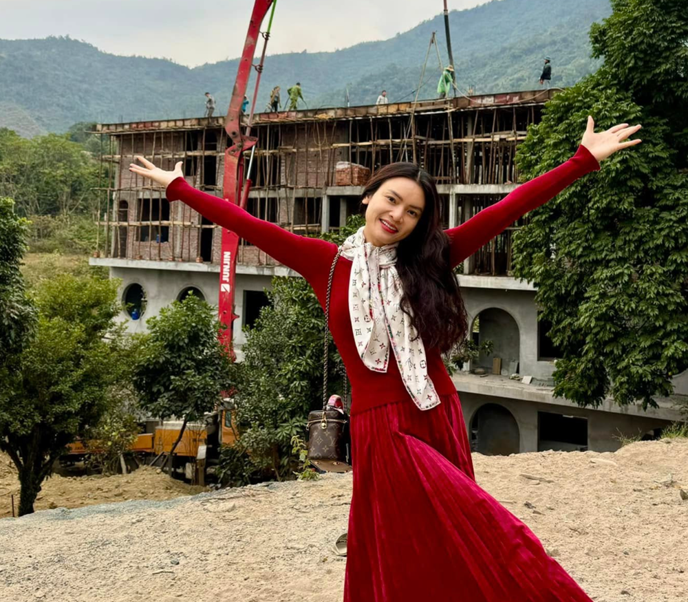 Nữ NSND trẻ nhất Việt Nam sống trong biệt phủ ngoại ô hơn 8.000m2, U50 cưới chồng doanh nhân - ảnh 5