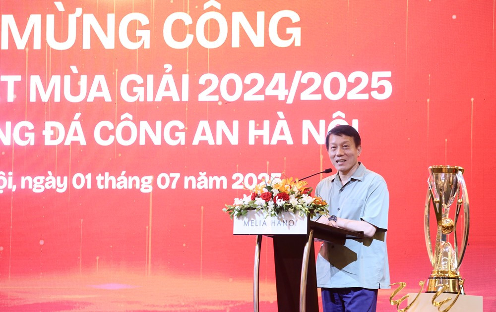 CLB bóng đá nổi tiếng Việt Nam vừa được Bộ trưởng Bộ Công an thưởng lớn - ảnh 2