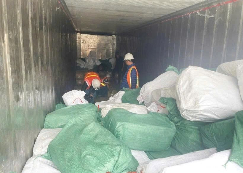 Phát hiện doanh nghiệp xuất khống 1.400 tấn chân gà đông lạnh, có dấu hiệu trốn thuế hơn 7 tỷ, Cục Hải quan chính thức khởi tố - ảnh 1
