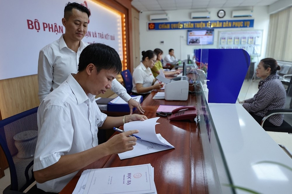 Từ nay, chính thức bỏ hình thức kỷ luật giáng chức và hạ bậc lương đối với cán bộ, công chức vi phạm - ảnh 1