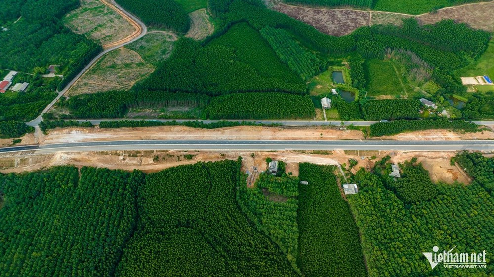 Chiêm ngưỡng cao tốc 10.000 tỷ sắp thông xe của Việt Nam - ảnh 3