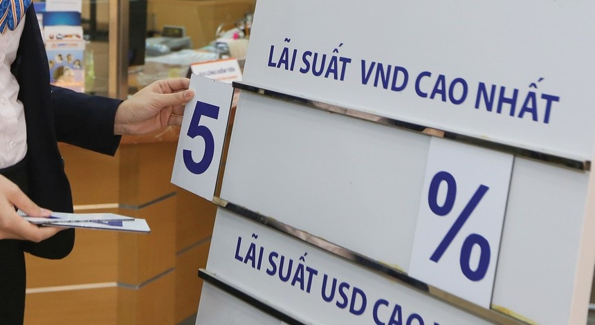 Lãi suất liên ngân hàng tăng vọt lên 6,45%/năm: Doanh nghiệp và nhà đầu tư nên chuẩn bị gì?