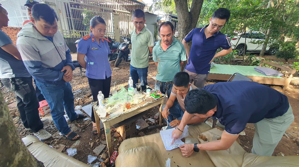 Khởi tố, bắt tạm giam Nguyễn Anh Tuấn, thu giữ nhiều tang vật trong nghĩa trang