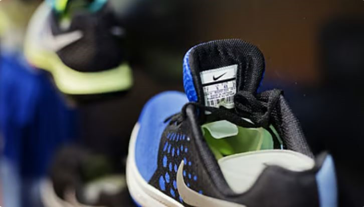 Cổ phiếu Nike tăng vọt, chứng khoán Mỹ lập đỉnh sau tuyên bố của ông Trump về Việt Nam - ảnh 1
