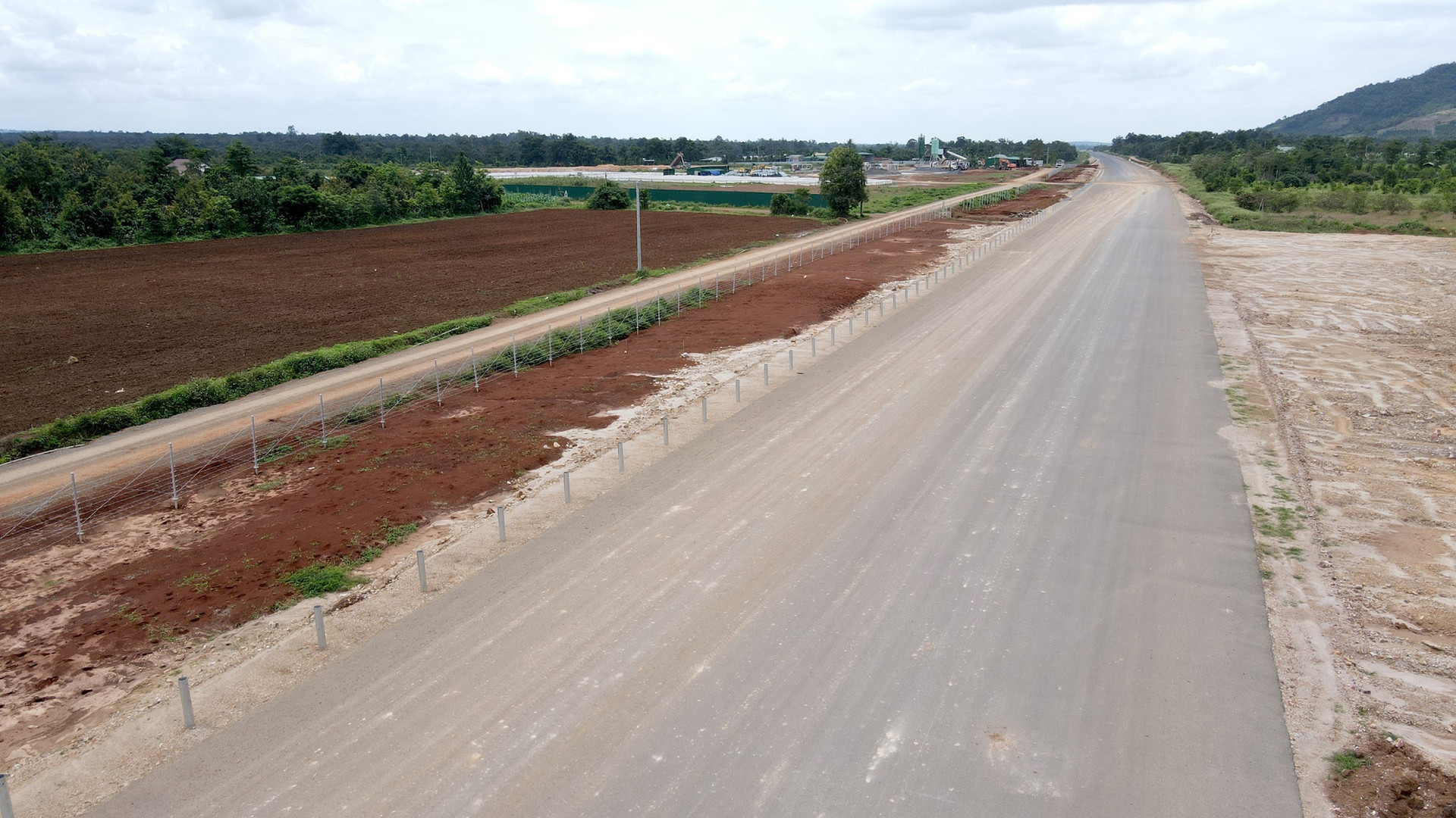 Dự án cao tốc Khánh Hòa - Buôn Ma Thuột gần 22.000 tỷ nỗ lực về đích đúng tiến độ- Ảnh 4. Dự án cao tốc Khánh Hòa - Buôn Ma Thuột gần 22.000 tỷ nỗ lực về đích đúng tiến độ- Ảnh 4.