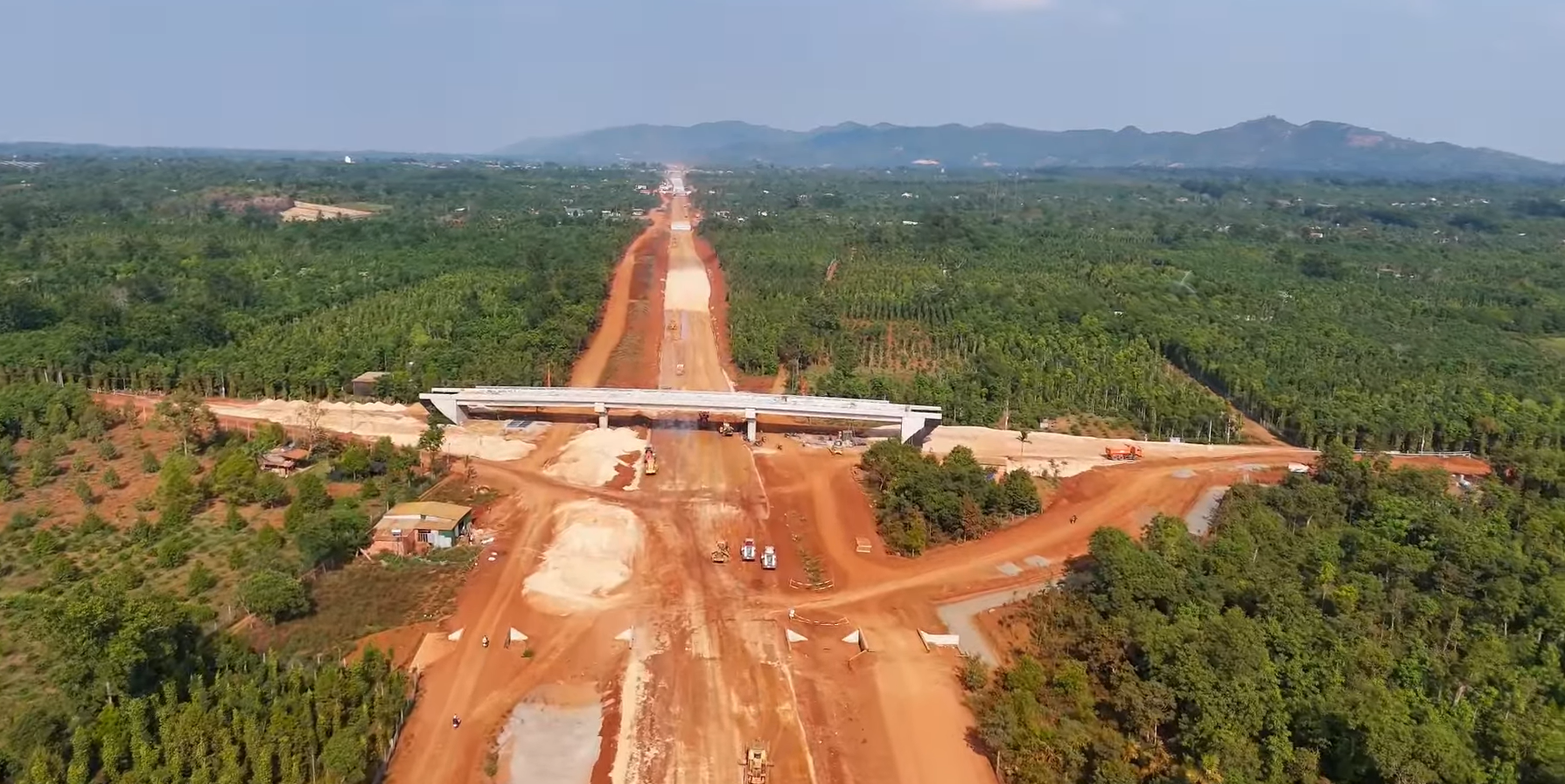 Dự án cao tốc Khánh Hòa - Buôn Ma Thuột gần 22.000 tỷ nỗ lực về đích đúng tiến độ- Ảnh 1. Dự án cao tốc Khánh Hòa - Buôn Ma Thuột gần 22.000 tỷ nỗ lực về đích đúng tiến độ- Ảnh 1.