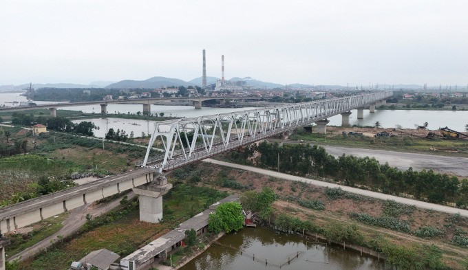 Tập đoàn Vingroup đề xuất phương án xây dựng đường sắt tốc độ cao Hà Nội - Hạ Long: Bộ Xây dựng có chỉ đạo mới- Ảnh 2. Tập đoàn Vingroup đề xuất phương án xây dựng đường sắt tốc độ cao Hà Nội - Hạ Long: Bộ Xây dựng có chỉ đạo mới- Ảnh 2.
