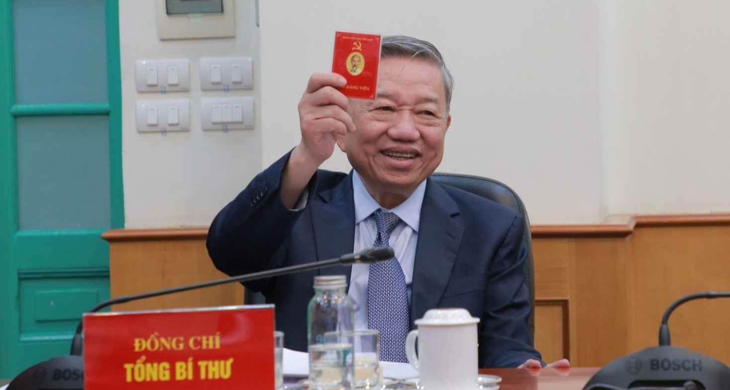 Tổng Bí thư: Trước hết phải đúng vai, thuộc bài và khép mình trong một tổ chức