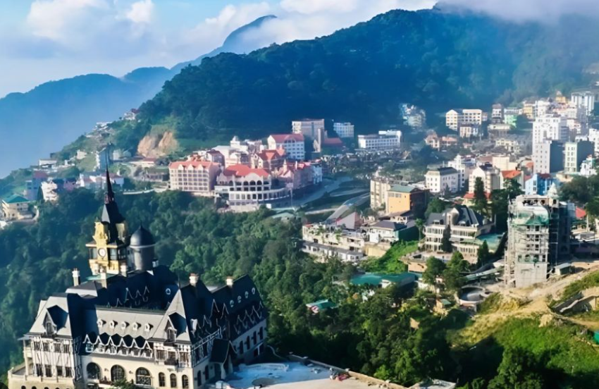 Tên gọi của ‘thị trấn du lịch hàng đầu thế giới’ được giữ nguyên sau sáp nhập- Ảnh 1. Tên gọi của ‘thị trấn du lịch hàng đầu thế giới’ được giữ nguyên sau sáp nhập- Ảnh 1.