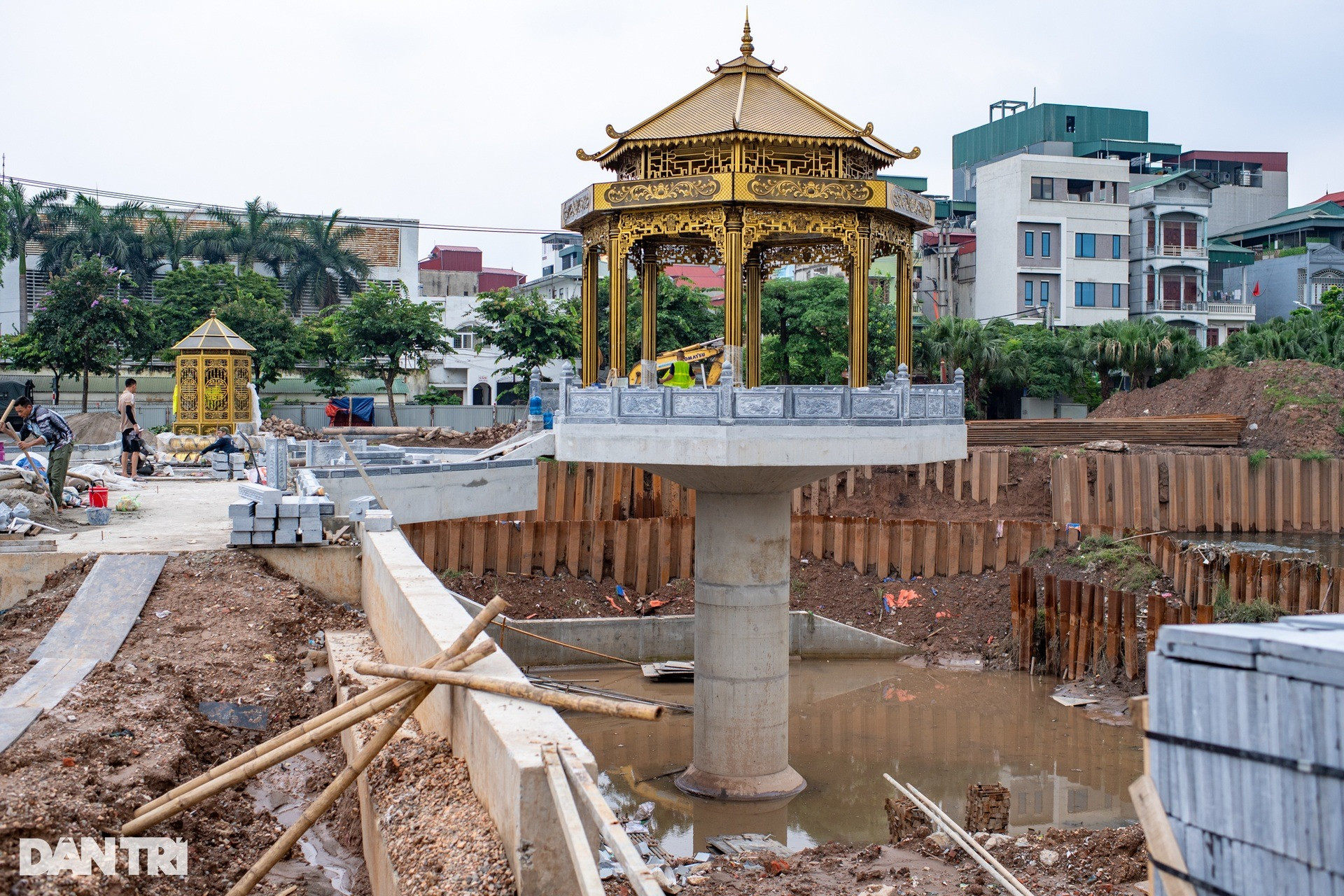 1 tháng nữa, hoàn thành đập dâng trên dòng sông hơn 2.000 năm tuổi ô nhiễm nhất Thủ đô- Ảnh 2. 1 tháng nữa, hoàn thành đập dâng trên dòng sông hơn 2.000 năm tuổi ô nhiễm nhất Thủ đô- Ảnh 2.