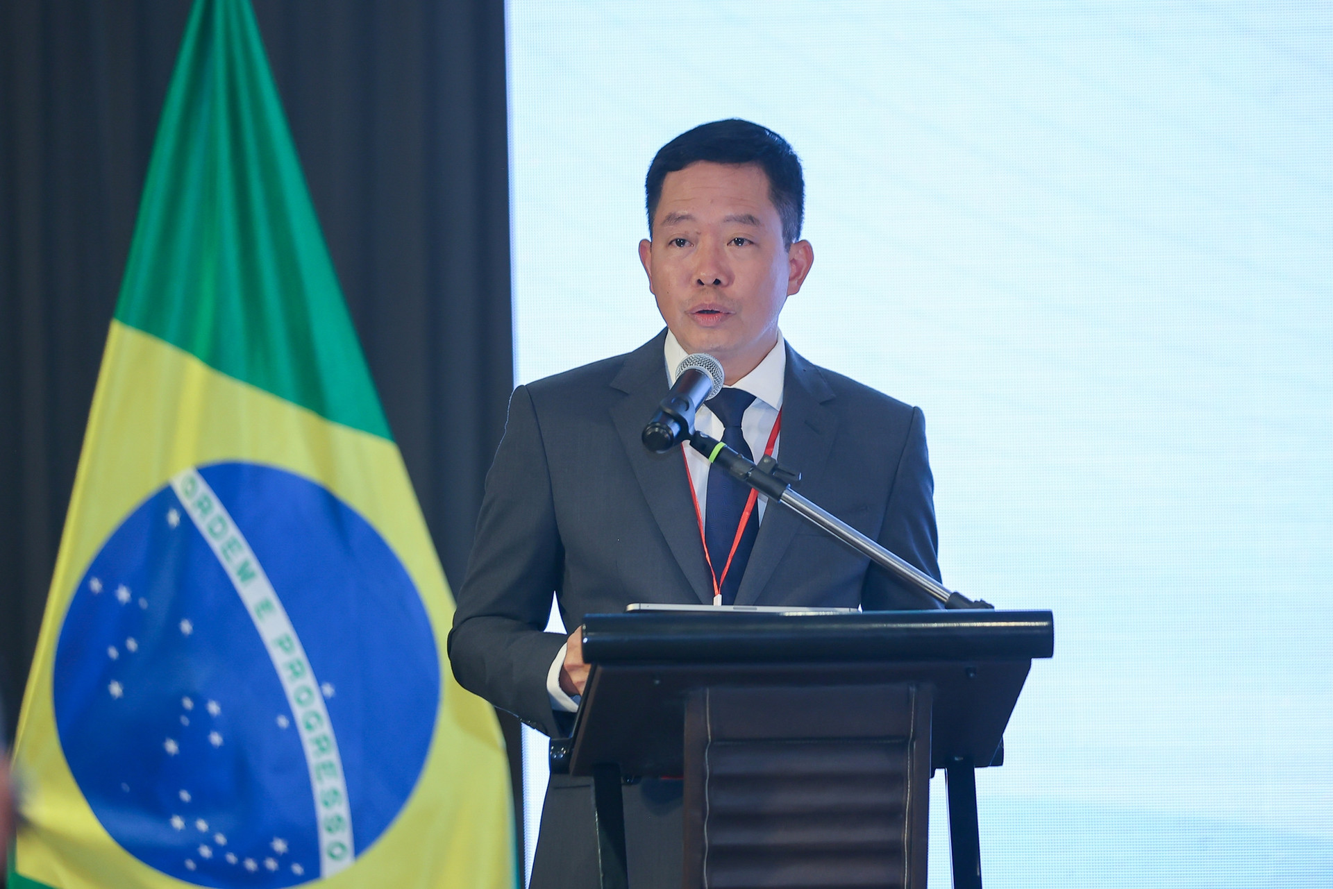 Thủ tướng kêu gọi doanh nghiệp Việt Nam – Brazil hiện thực hóa hàng loạt định hướng mới trong hợp tác kinh tế- Ảnh 4. Thủ tướng kêu gọi doanh nghiệp Việt Nam – Brazil hiện thực hóa hàng loạt định hướng mới trong hợp tác kinh tế- Ảnh 4.