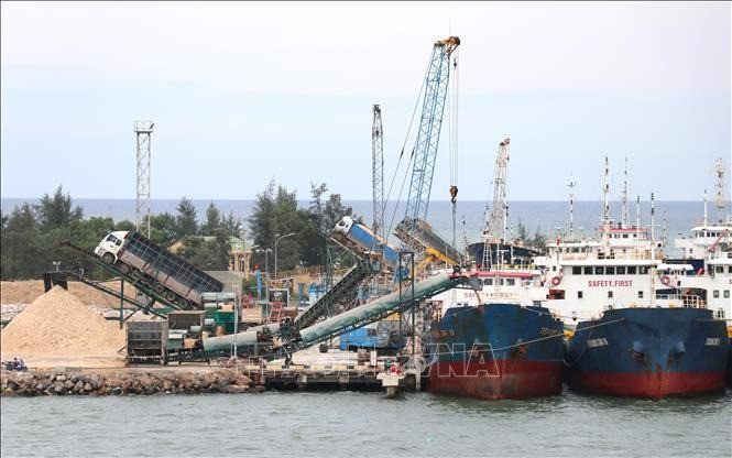 Cảng biển sầm uất dưới thời Nguyễn sắp được nâng cấp, đón tàu hàng 5.000 tấn- Ảnh 1. Cảng biển sầm uất dưới thời Nguyễn sắp được nâng cấp, đón tàu hàng 5.000 tấn- Ảnh 1.