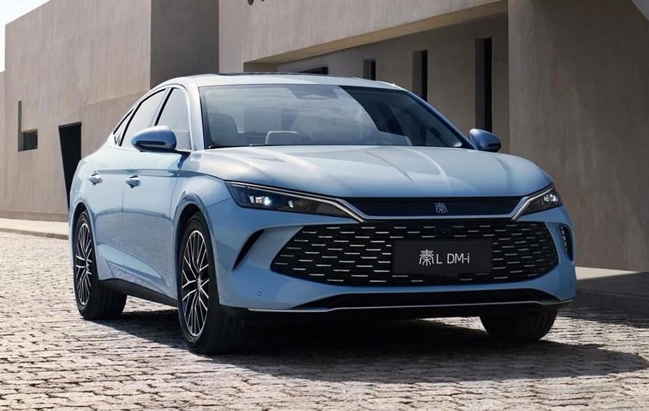 Vừa mở bán mẫu sedan đẹp hơn Toyota Camry nhưng giá chỉ 480 triệu: Thoải mái lựa chọn động cơ, tiện nghi ‘đỉnh chóp’
