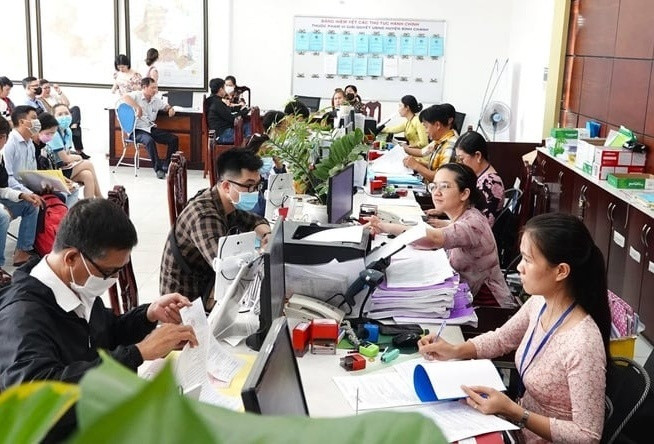 Quy định mới nhất về trình độ, bằng cấp với cán bộ, công chức: Bằng Đại học tại chức, không chính quy có đáp ứng được yêu cầu không?