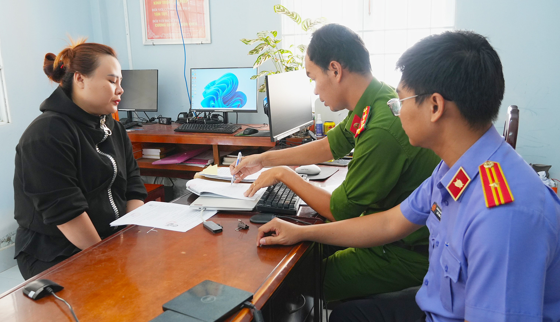 co quan canh sat dieu tra cong an tinh dong thap ra quyet dinh khoi to doi voi ngo nguy y anh trong tin 54196.jpg