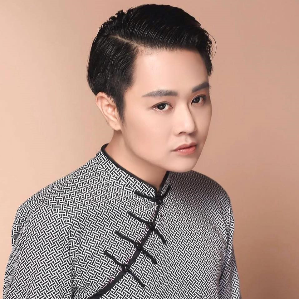 Nam ca sĩ nổi tiếng là cháu của tỷ phú Hoàng Kiều: Từng phải uống nước nhà vệ sinh vì quá đói - ảnh 1