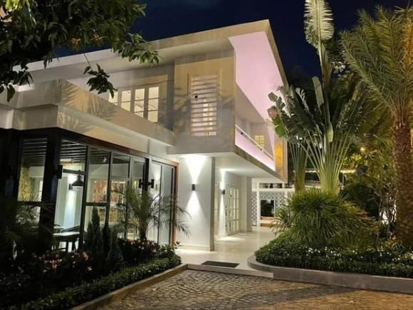 CEO công ty thuộc ‘họ’ Novaland, sở hữu bảo vật quốc gia: BĐS trải từ trong nước đến châu Âu- Ảnh 1. CEO công ty thuộc ‘họ’ Novaland, sở hữu bảo vật quốc gia: BĐS trải từ trong nước đến châu Âu- Ảnh 1.