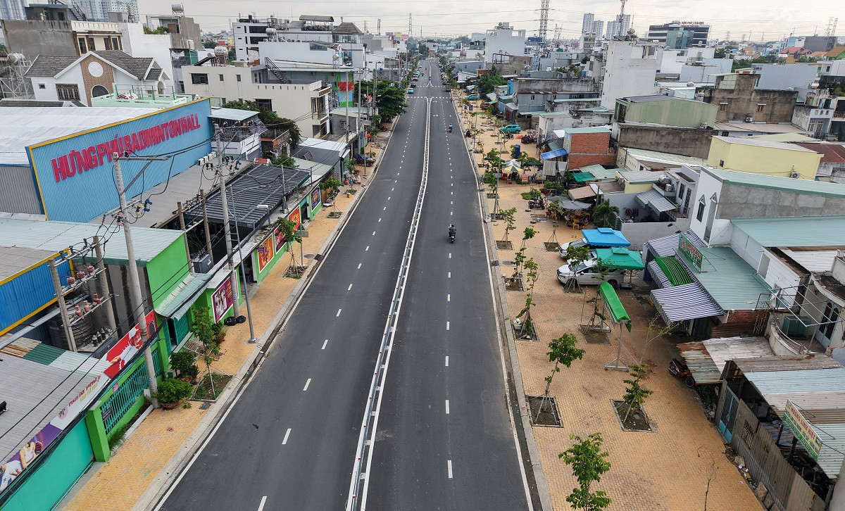 Tuyến đường gần 1.000 tỷ hình hài đẹp mắt, được ‘biến hóa’ trên nền rạch nước từng ô nhiễm nặng- Ảnh 1. Tuyến đường gần 1.000 tỷ hình hài đẹp mắt, được ‘biến hóa’ trên nền rạch nước từng ô nhiễm nặng- Ảnh 1.