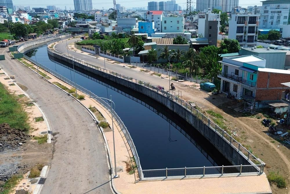 Tuyến đường gần 1.000 tỷ hình hài đẹp mắt, được ‘biến hóa’ trên nền rạch nước từng ô nhiễm nặng- Ảnh 2. Tuyến đường gần 1.000 tỷ hình hài đẹp mắt, được ‘biến hóa’ trên nền rạch nước từng ô nhiễm nặng- Ảnh 2.