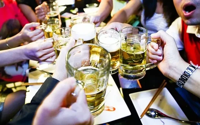 Đề xuất bỏ quy định tạo gánh nặng cho doanh nghiệp rượu, thuốc lá ảnh 1