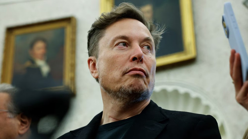 Buồn của Elon Musk: Cổ phiếu Tesla lao dốc mạnh, nhà đầu tư 'nóng mặt' trước tuyên bố lập 'Đảng nước Mỹ' - ảnh 1