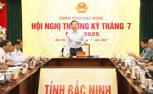 Chủ tịch UBND tỉnh Bắc Ninh tại hội nghị. Nguồn ảnh: Báo Tiền phong Chủ tịch UBND tỉnh Bắc Ninh tại hội nghị. Nguồn ảnh: Báo Tiền phong