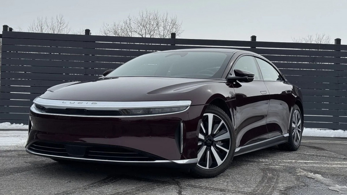 Chỉ một lần sạc, xe điện chạy hơn 1.200km, lập kỷ lục Guinness mà không cần bất cứ hỗ trợ nào