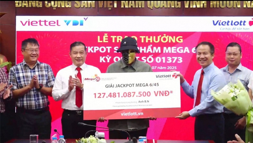 Trúng hơn 127 tỷ đồng Vietlott trong tâm thế bình tĩnh vì 'đã quen làm việc với các con số', chàng trai tiết lộ bí quyết không ai ngờ tới