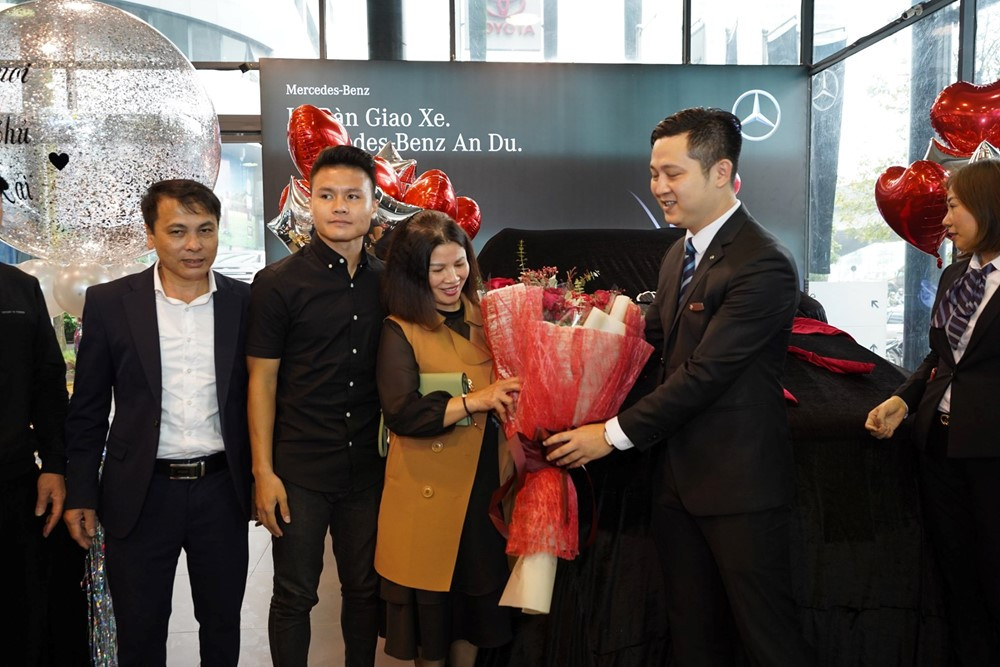 Cầu thủ nổi tiếng nhất nhì Việt Nam 3 lần được trao Huân chương Lao động, tuổi 28 giàu có và viên mãn - ảnh 6