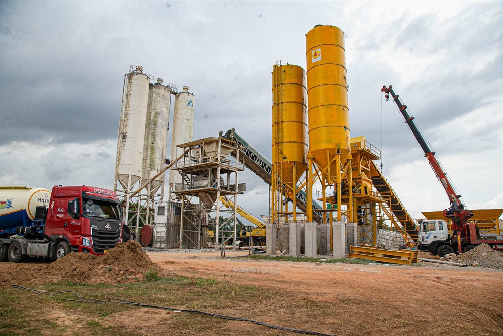 Huy động hàng trăm công nhân, máy móc làm việc 'ba ca bốn kíp' gấp rút nâng cấp sân bay quốc tế nghìn tỷ trong 6 tháng cuối năm - ảnh 4