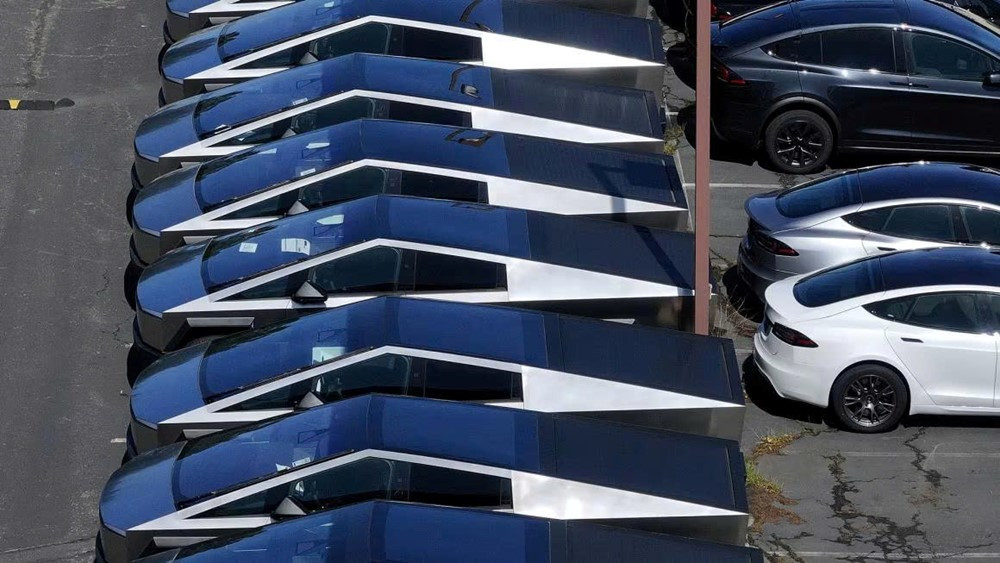 Elon Musk sa lầy chính trị, Tesla khủng hoảng chưa từng có: Doanh số lao dốc 13%, tương lai robotaxi mịt mù - ảnh 1