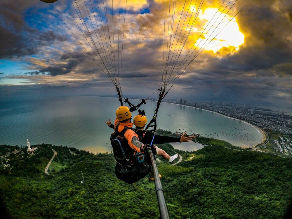 Du khách tử vong khi bay dù lượn trên bán đảo Sơn Trà - ảnh 1