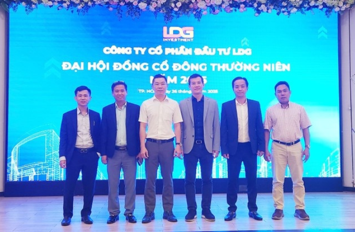 Đầu tư có dễ: Một cổ phiếu bất động sản tăng trần 13/18 phiên