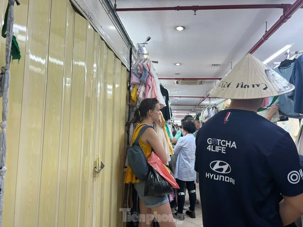 Cửa khép, hàng ra sau tấm ảnh: Mua bán kiểu 'chỉ có ở Saigon Square' ảnh 4